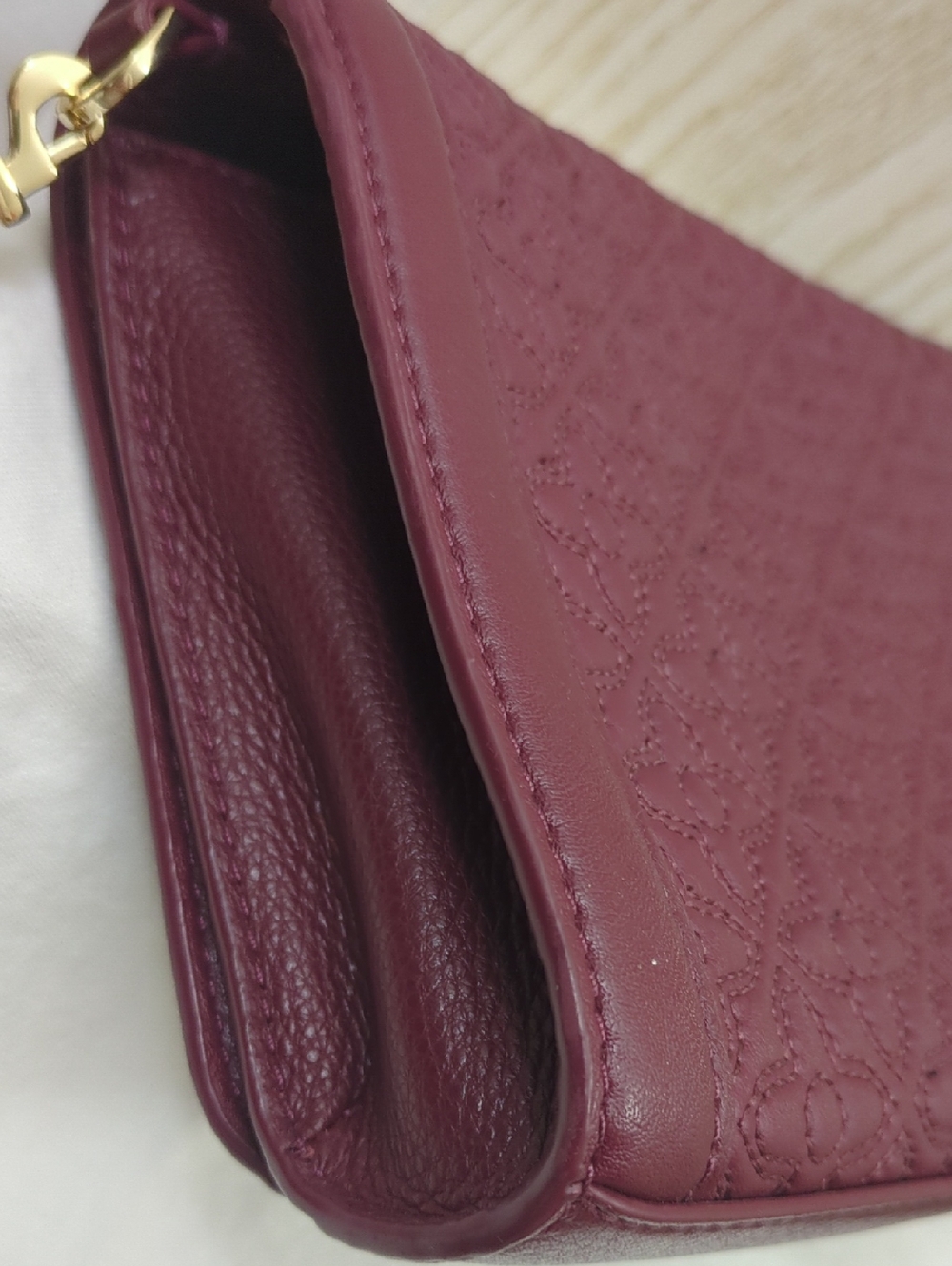  Tory Burch Bryant Quilted Leather Crossbody  - Picture 6 of 17